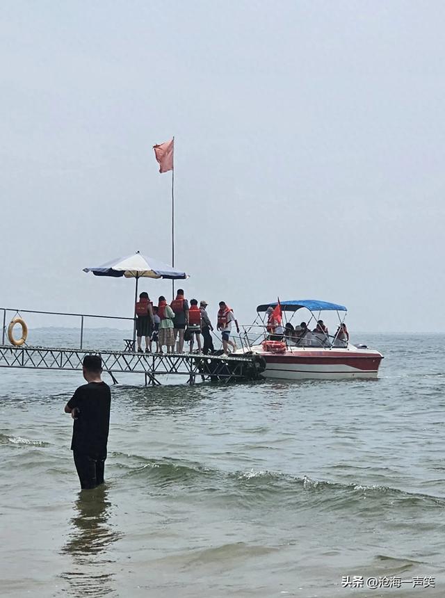 大海情深，沙滩，赶海，汽艇，人群，畅泳，其乐无穷……
