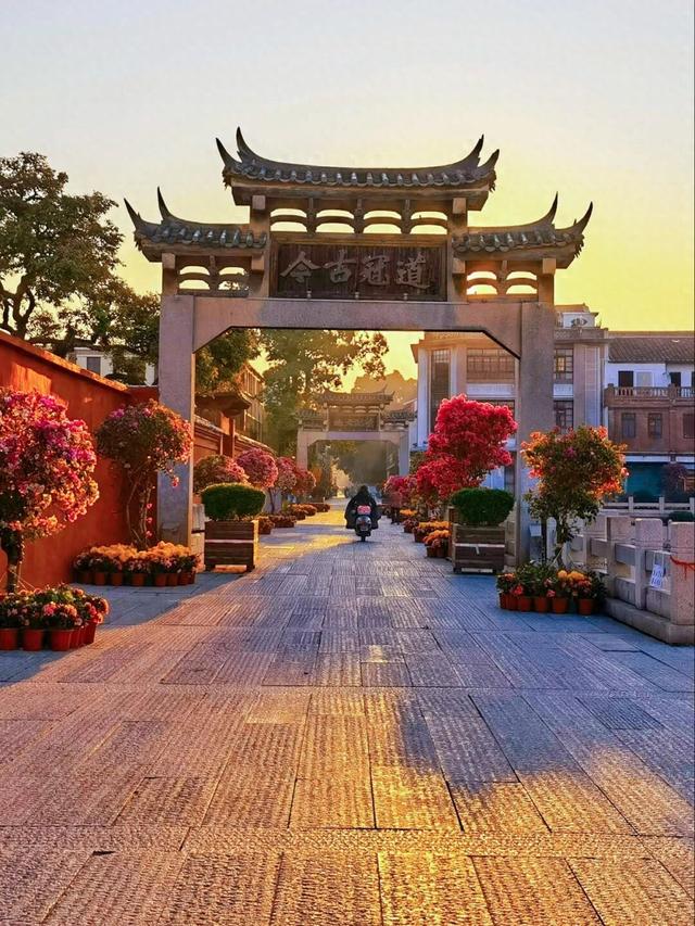 避寒旅居首选！这9座城均温20℃起，人少便宜，好吃好玩，推荐！