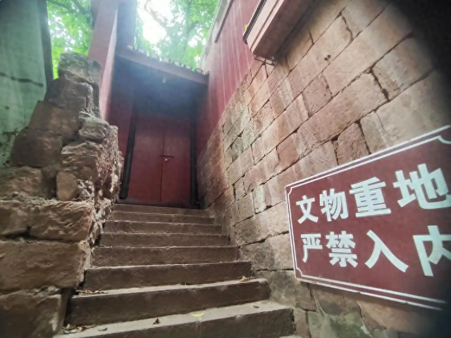璧山令人迷惑的著名庙宇，金碧辉煌古朴古香，为何谢客无人知晓