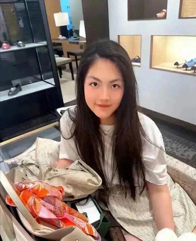 李湘在平台晒自家北京小院，大到让网友以为是景区，真的太有钱了