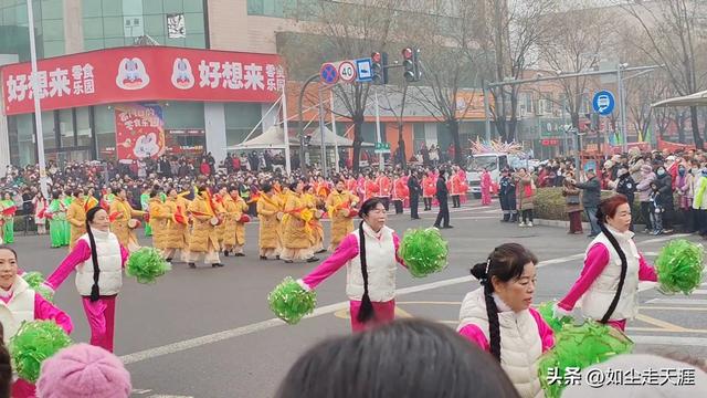 临淄扮玩，人山人海，热闹非常