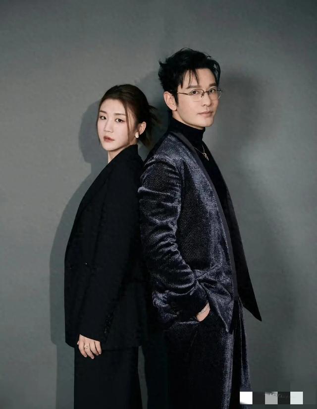 陈梦发布和表哥黄晓明合照配文：这不巧了，酷妹碰到了帅帅的哥！