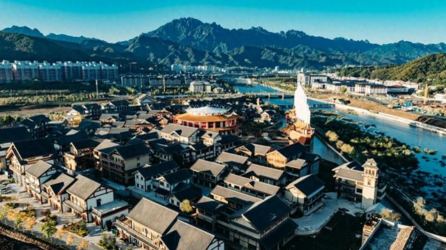 山水度假新模式 鸾州渡假日小镇启幕