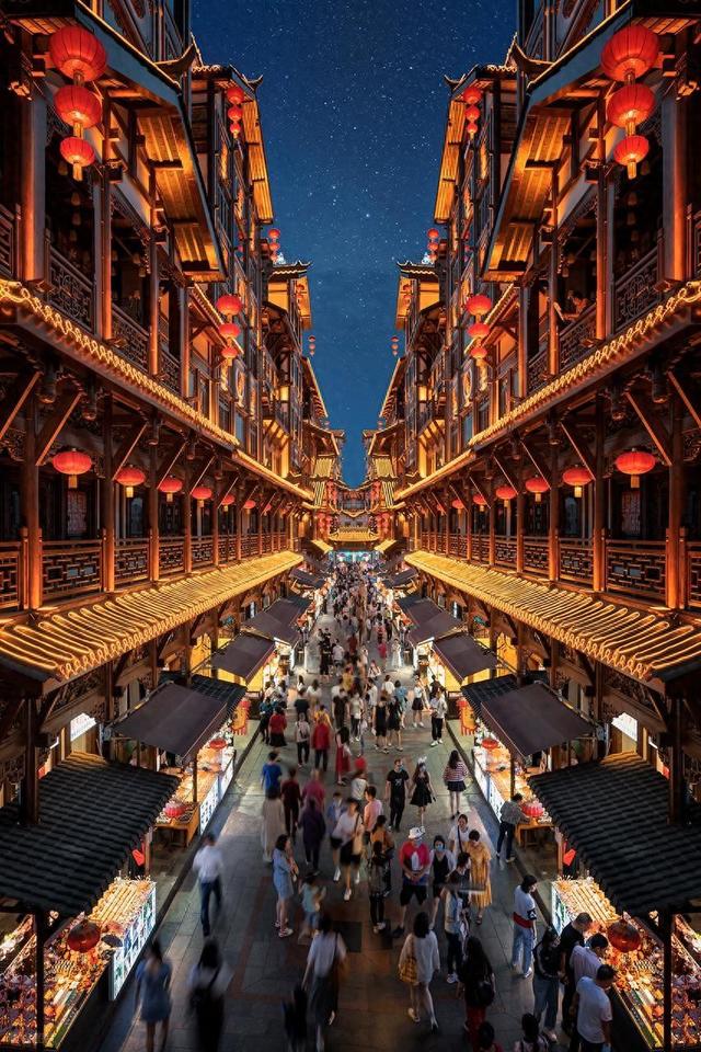 傍晚，长街，在风里的遇见