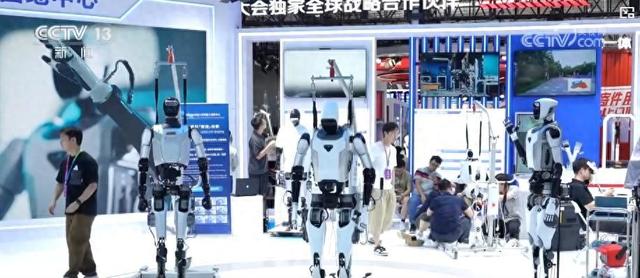 2025世界机器人大会开幕：1500余件展品亮相，首发新品超百款