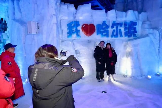 100元畅玩梦幻冰雪馆丨冰雪大世界推出2025级高校新生专属福利