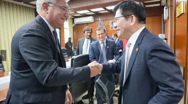 局势已恶化，10国踩踏中国红线，中方枪打出头鸟，菲必须付出代价