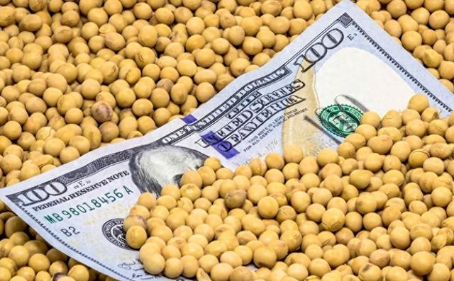 豪赌中方不会反击？中企刚买4船美豆，特朗普又变卦，美政府强行下架大批中国货，不准中方违约