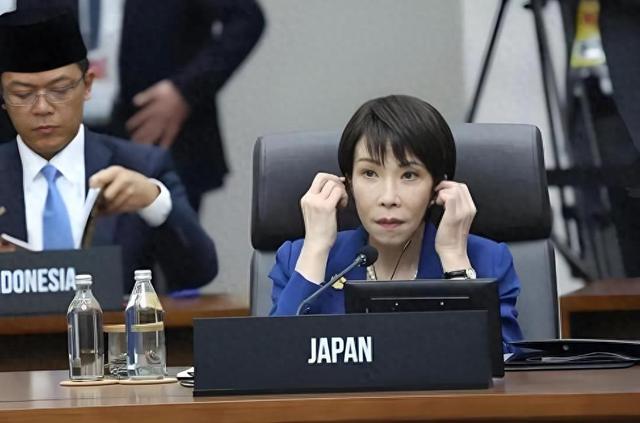 日方刚离开北京，高市收到噩耗，中方动真格了，对日下了一道禁令