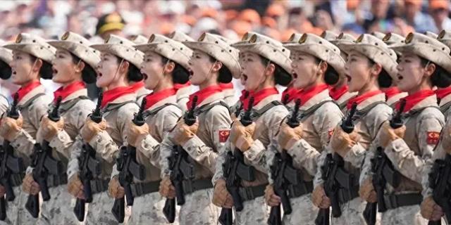 没想到，63岁张凯丽，因九三阅兵上的一个动作，再次实现口碑暴增