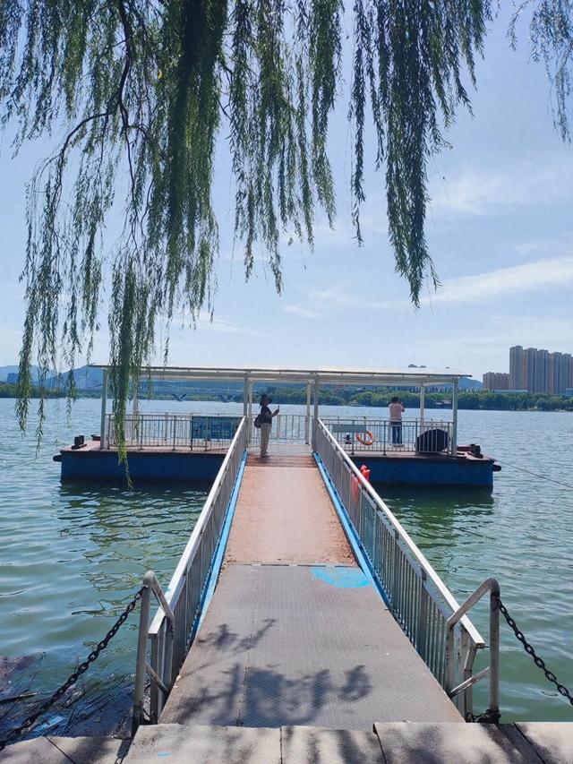 长清湖：泉城水韵与现代文明的和鸣乐章**