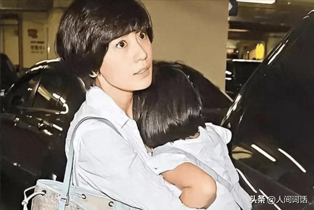 “赔钱货”秒变50亿继承人，贾静雯2600万花在刀刃上，小丑竟是她