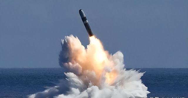 出大事了，美国导弹升空，特朗普下令出兵，白宫或被迫“关门”？