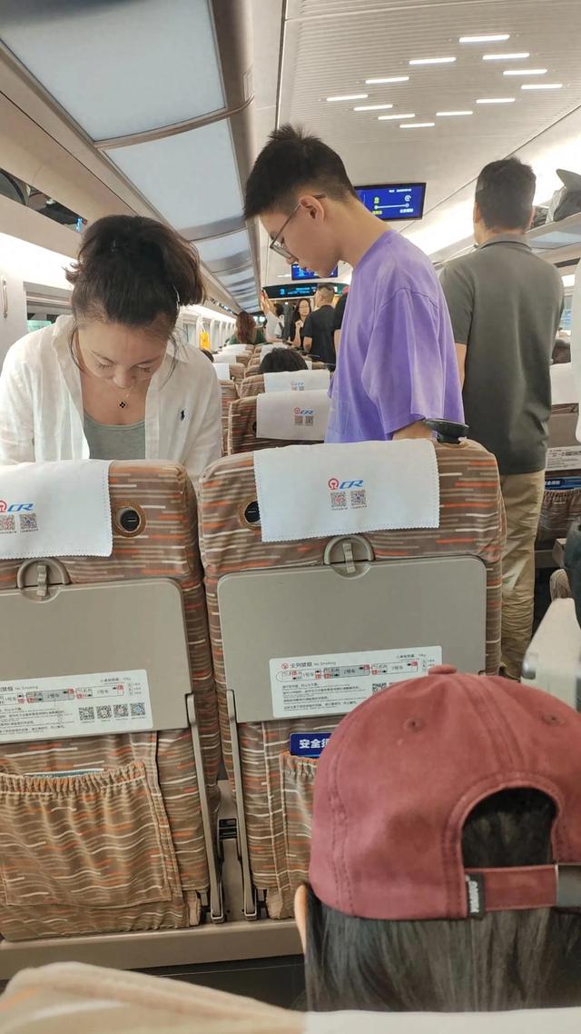 单位里，聪明人都知道这4条潜规则：1、别和领导走太近……