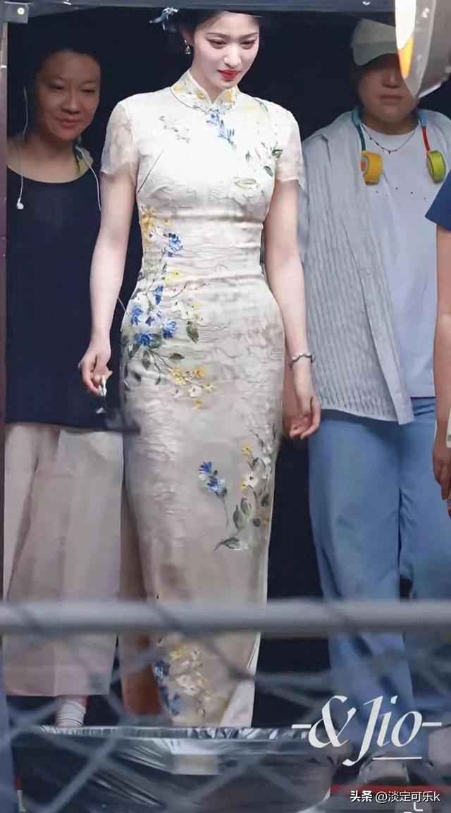 旗袍最美也只能穿成这样了吧？怎么还这么多人说故意拍丑的！