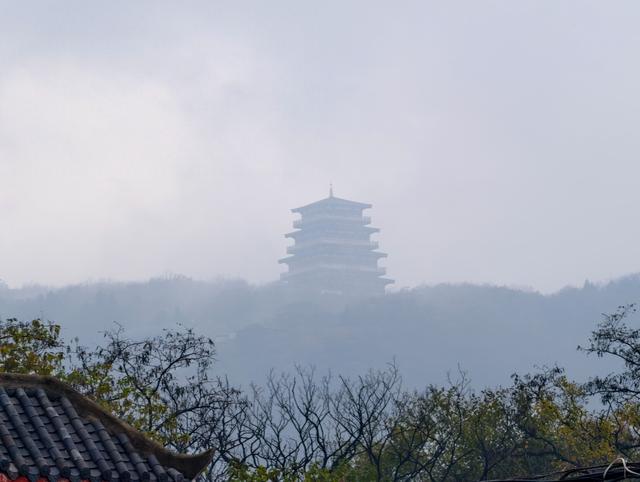 秋雨访皇藏峪，瑞云寺前问禅心