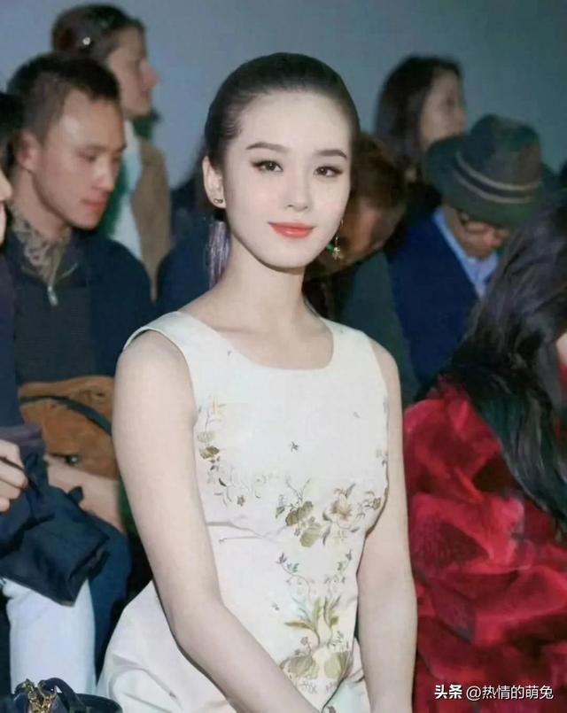 刘诗诗这个发型才是真正的大光明，还有人拿垫过的颅顶来比较