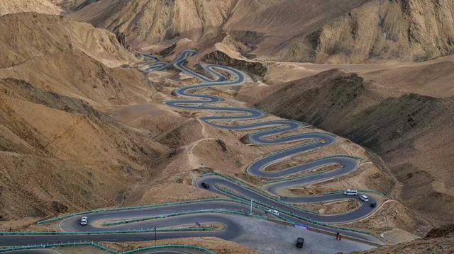 在天路之巅守护幸福：帕米尔高原上的“幸福天路”——盘龙古道