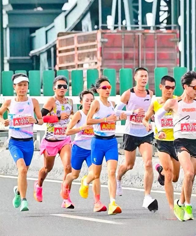 张水华一年跑19次马拉松多吗？ 50岁老护士：每周末都调班？不需要