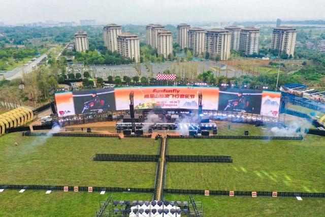 音乐节场地已就绪！明天，我们峨眉见！