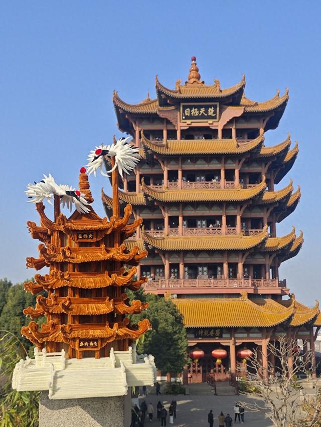 姑娘“手搓”黄鹤楼火了，黄鹤楼“本尊”诚邀见面