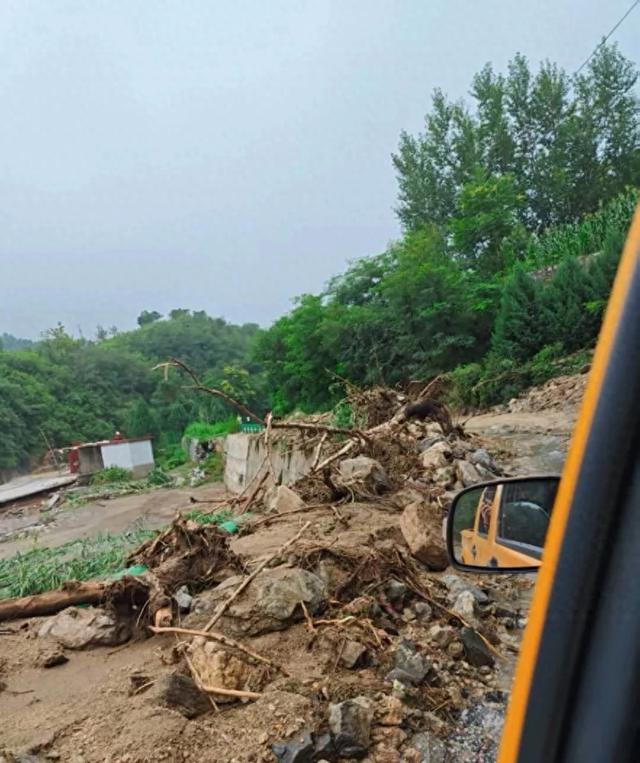 河北联通：暴雨中争分夺秒 搭起通信“生命线”