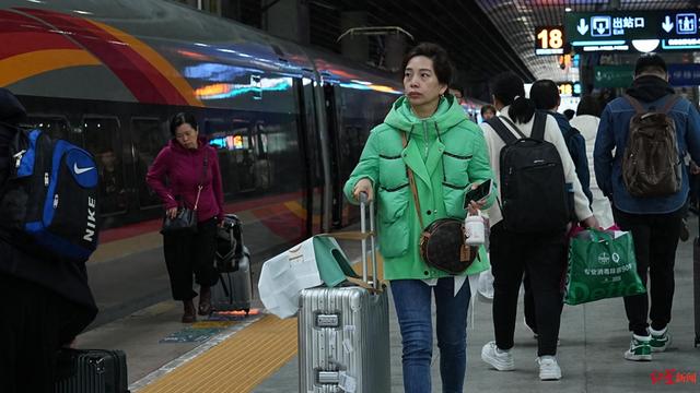 春假叠加清明，成都成“双向出行”热门地，这些路线一票难求→