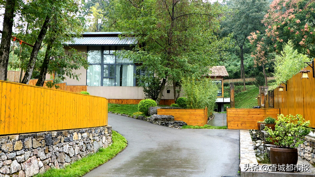 “双节”叠加催热旅游市场 赤壁特色住宿预订火爆