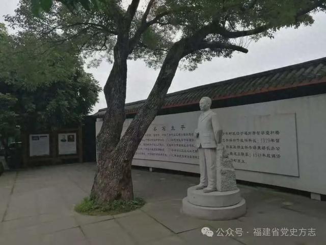 夜场、灯光、COS，名人故居玩出了新花样？ | 睡前聊一会儿