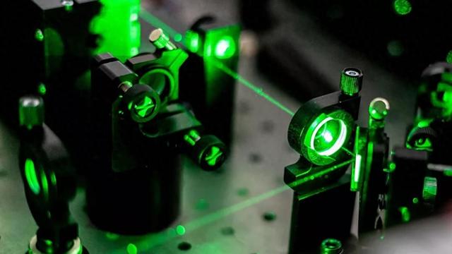 光子学突破：科学家研发出一种耐用、低成本的新型发光材料