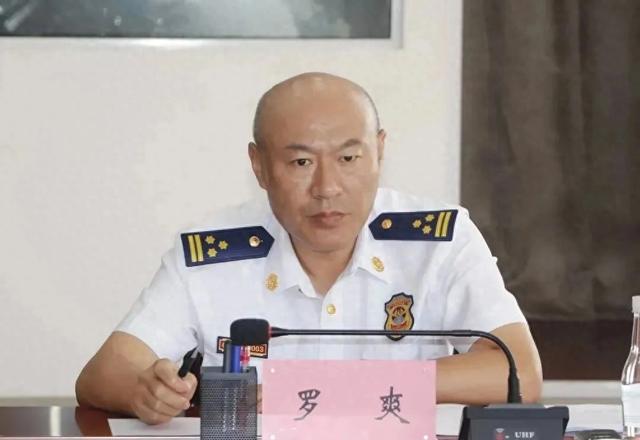 总队长、副总队长先后主动投案
