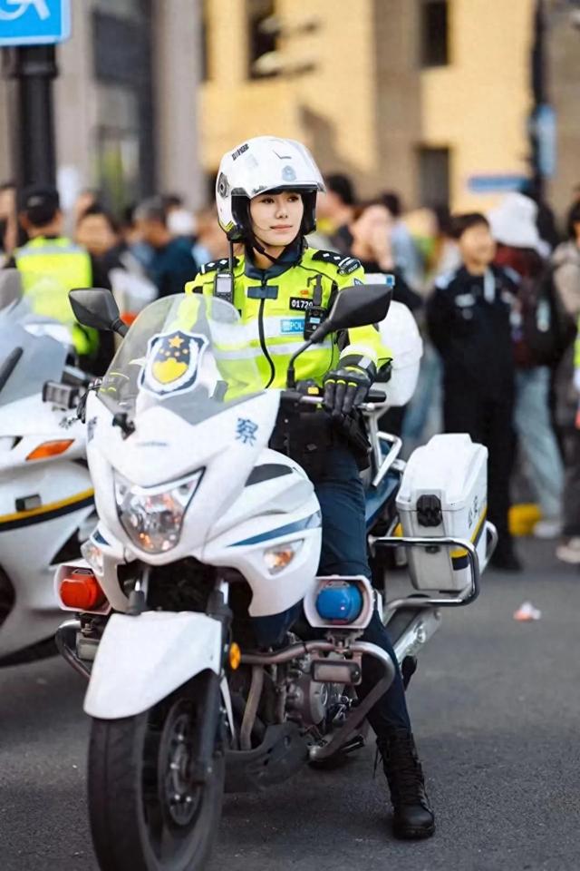 月经干净后几天内是安全期（上海外滩最美女警被盯上为了拍她）