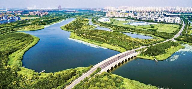 海教园湿地公园湖面如镜 景美如画