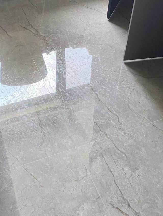瓷砖用什么擦最干净（清水拖地等于白拖）