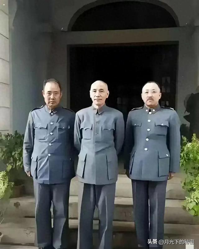 我敢打赌，认得出这三人的历史绝对不会差，一般只认识中间的那人