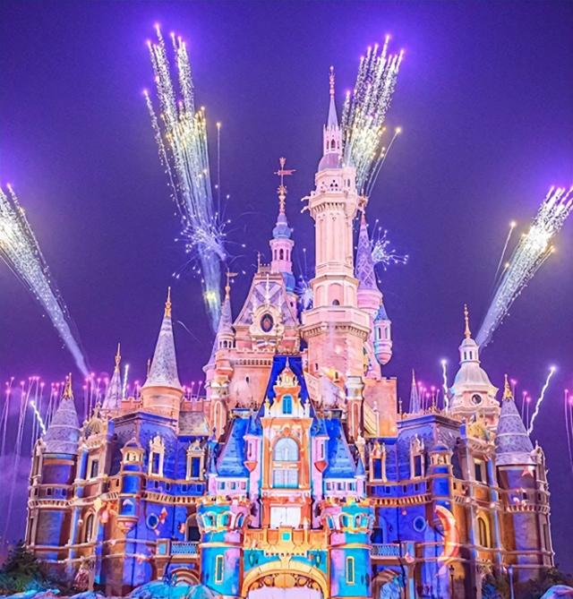 同是世界级主题乐园，为何上海迪士尼赚，北京环球影城亏？