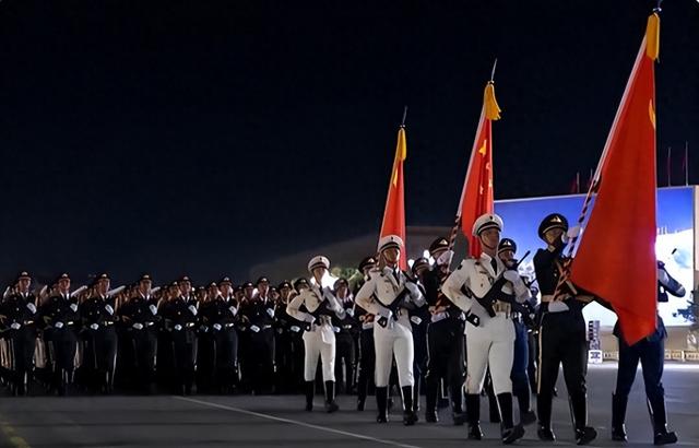九三阅兵逼近之际，大批美军落地特殊地点，对中国展开多线围堵？