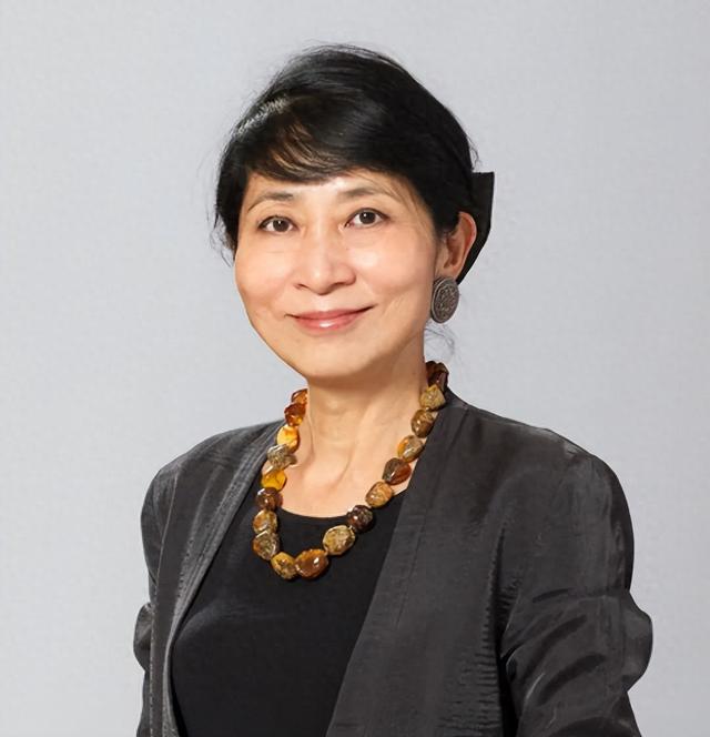 她支持港独，称中文是低等语言，终自食恶果，老公是境外反华势力