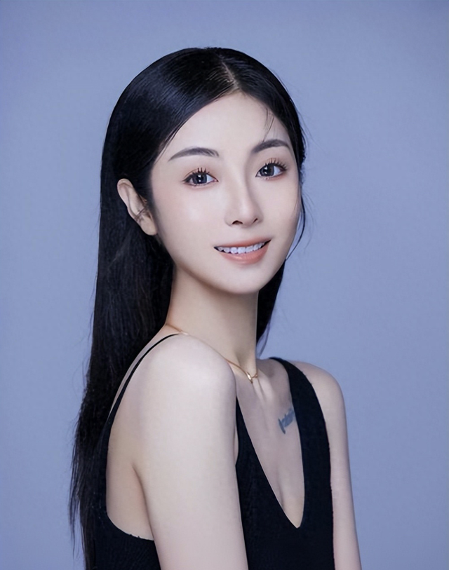 “买英国精子生3娃	”的山东女人，8年后现状曝光！如今她后悔不？