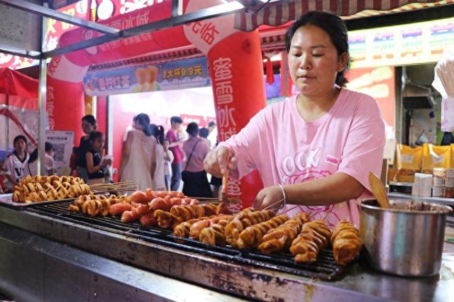 贵州毕节七星关 避暑季带火“夜经济”