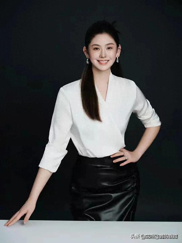 江苏徐州大学一校花	，眉清目秀，温婉如玉，美到犯规	，太迷人了