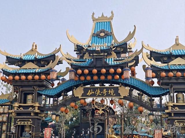 万岁山武侠城10个月营收突破10.68亿，距“对赌”目标仅一步之遥，年轻人为何爱上这座“武侠版迪士尼”？