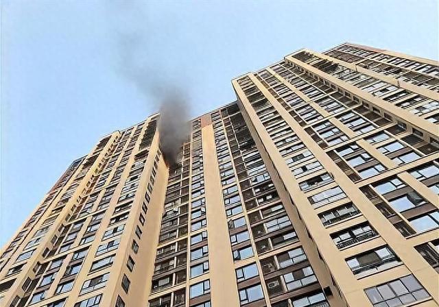 老房子逃生攻略视频（住宅发生火灾如何逃生这些细节别忽略）
