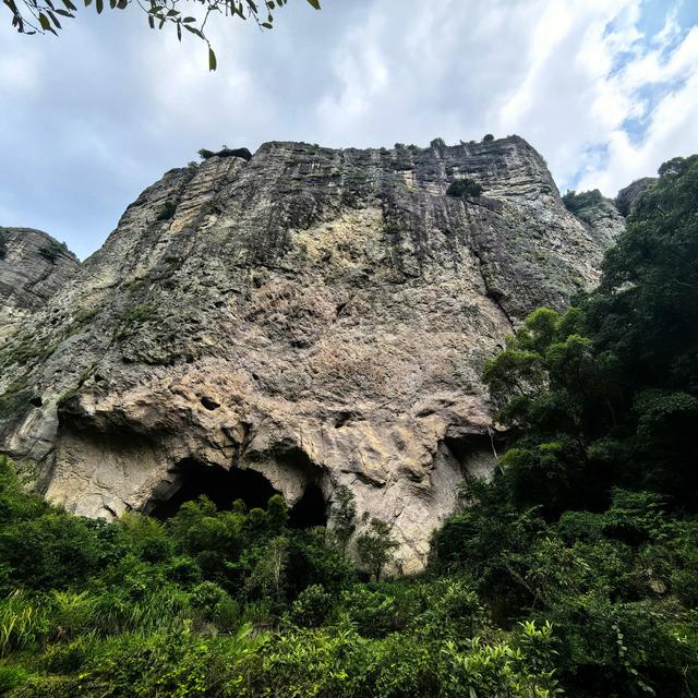 雁荡山太大了，由八个景区组合而成，两山一水为“雁荡三绝”