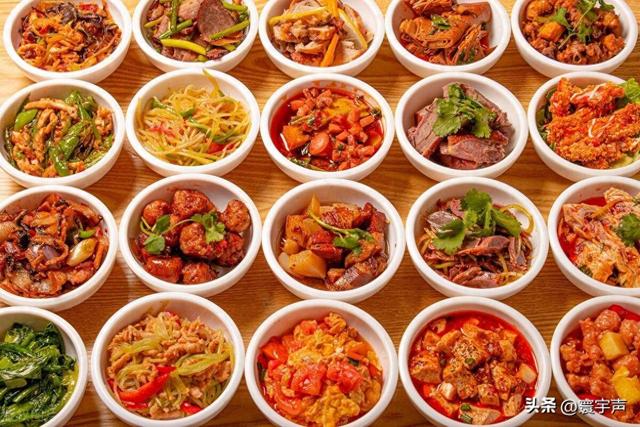 国庆旅行餐 “快” 字当头，预制菜成商家选择，4招尝出真锅气