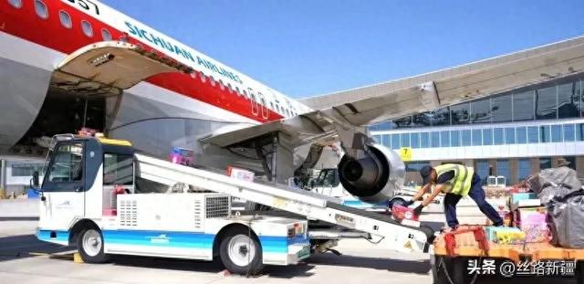 香梨、小白杏、蟠桃……库尔勒有8条农产品航空货运专线