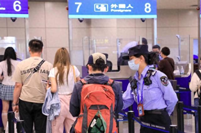 中国对俄罗斯试行免签，平台机票瞬时搜索量最高达到近4倍