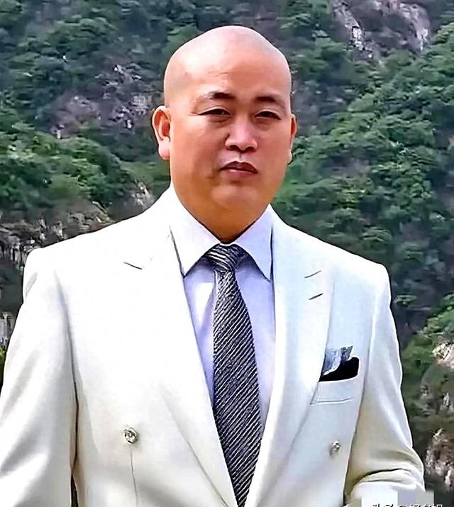 刚查了下什么是开光，不查不知道，一查才明白，原来，高净密断女