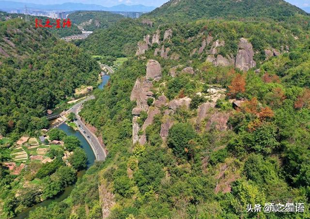 丹霞奇观百丈岩，笑傲江湖琴箫合奏，免费开放