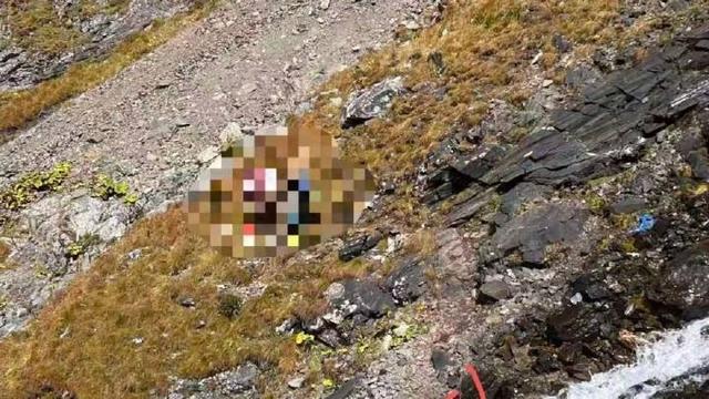 甘孜子龙秘境滑坠事故一男子身亡，知情人：遗体是马驮出来的